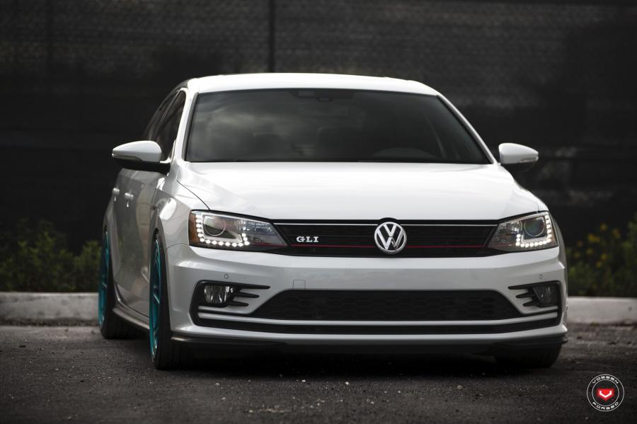  Volkswagen Jetta GLI on Vossen Wheels (LC-109T) 2018 года  (фото 11 из 23)